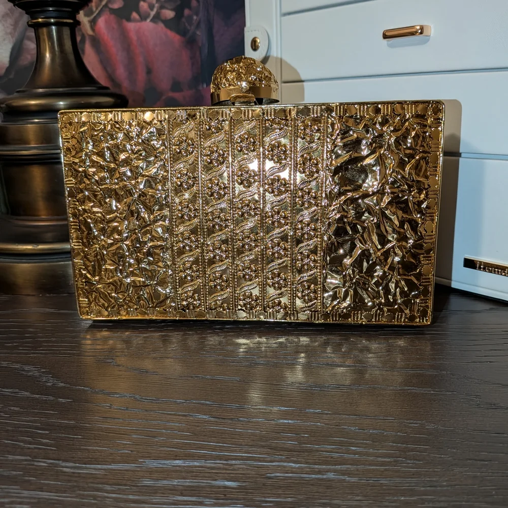 Ramla Arya Clutch